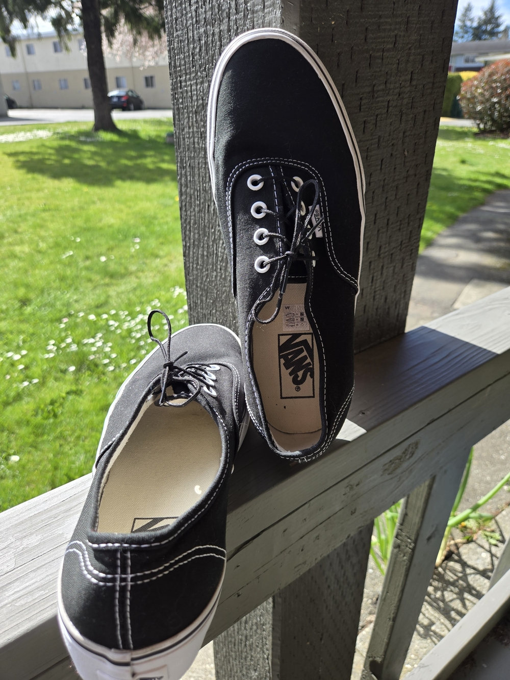 Vans Authentic Low-Top Sneaker - Black